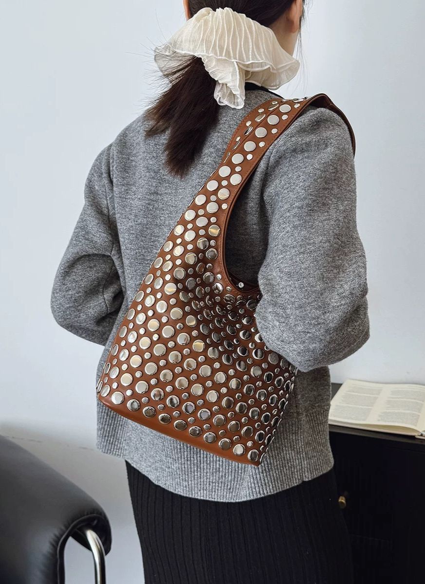 3250094 Studded Shoulder Leather Bag *Brown